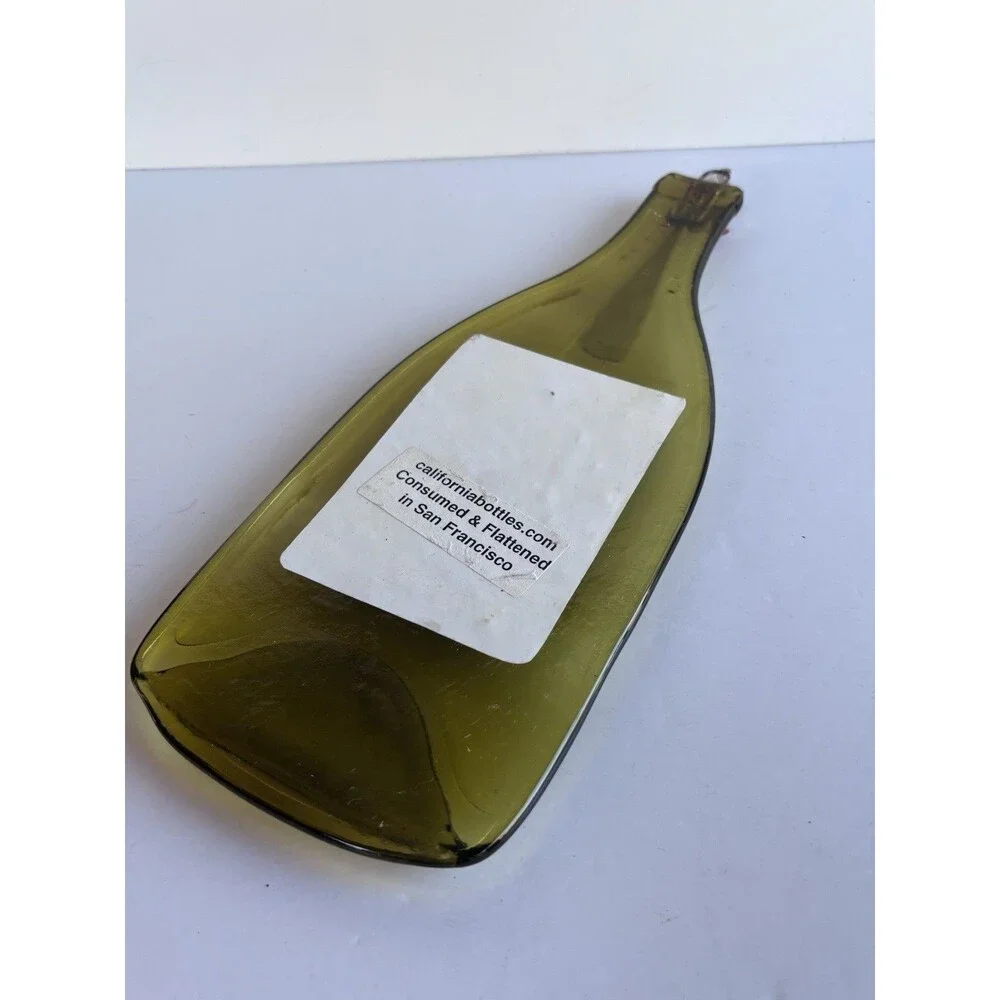 California Good Dog Labrador Reserve Slumped Wine Bottle Wall Dog Décor